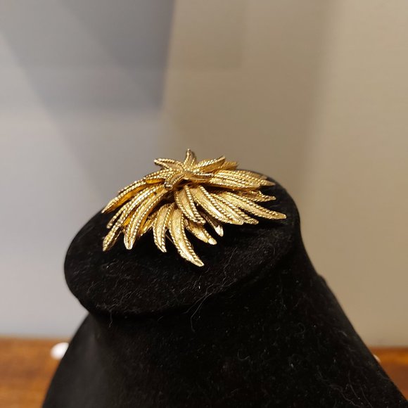 Vintage Large Flower Burst Dark Gold Toned Brooch - Picture 4 of 5